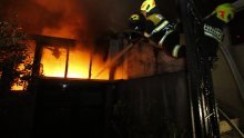 [FOTO / VIDEO] Požar restorana u Makarskoj: Stakla su frcala zbog vrućine, a ljudi bježali van