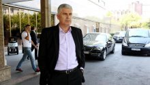 Bogati tvrdolinijaš s hrpom afera na leđima
