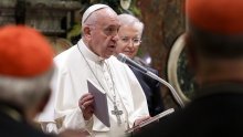 Papa osuđuje 'barbarsko oživljavanje' antisemitizma