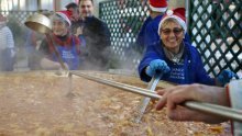 Tradicionalna manifestacija: U Splitu podijeljeno 5.000 porcija bakalara