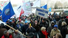 Dalmacijavino workers begin protest in Zagreb