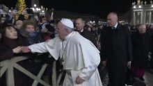 Papa Franjo se ispričao zbog udaranja žene