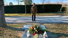 Milanović posjetio Račanov grob: 'Ivice, hvala ti na svem što si učinio za Hrvatsku!'