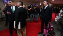 Je li to moguće!? Grabar Kitarović nakon skandala savjetnike ostavila kod kuće
