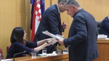 Rasprava o Divjak trajala do tri ujutro, na kraju ostalo osam zastupnika; Miro Bulj poručio da nije odgovorila ni na jedno pitanje i otkrio kako će glasati