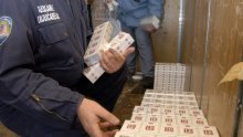 Zaplijenjeno 240 kutija cigareta kod Županje