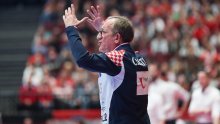 Lino Červar nije se pojavio pred novinarima; hrvatskom izborniku ovoga puta to je došlo na naplatu