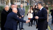 Plenković u Đuri Đakoviću, HPB odobrio 150 milijuna kuna kredita