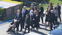 Od Kirka Douglasa u miru se oprostili članovi obitelji i najbliži prijatelji