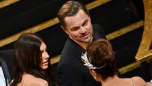 Konačno misli ozbiljno: Umjesto s majkom, na dodjelu Oscara Leonardo DiCaprio došao s djevojkom