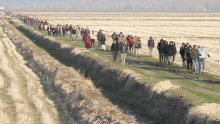 Policija u Bihaću zbog kaznenih djela uhitila deset ilegalnih migranata; imali marihuanu i noževe