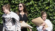 Angelina Jolie otkrila da su joj dvije kćerkice završile na operacijskom stolu: 'Posljednja dva mjeseca provela sam po bolnicama'