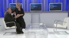 Hloverka pokušala Šukeru sjesti u krilo