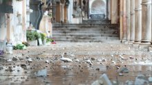 [FOTO] Najveće zagrebačko groblje teško stradalo u potresu: Oštećene arkade, kapelica, čak i grobovi