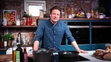 Jamie Oliver otkriva kako u svega nekoliko minuta i sa samo dva sastojka napraviti ukusnu domaću tjesteninu