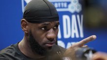 Iako je NBA liga prekinuta devetoricu igrača to uopće nije briga jer imaju ugovore kakve nema nitko na svijetu; poznat je i razlog