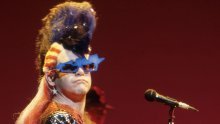 Elton John koncertom iz dnevne sobe prikupio milijun dolara za borbu protiv koronavirusa