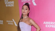 Ariana Grande se opustila u izolaciji i internetu pokazala svoju prirodnu kosu