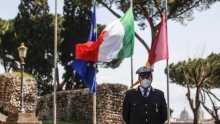 Italija minutom šutnje i zastavama na pola koplja odala počast žrtvama koronavirusa