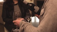 Na kraju dugoga dana u izolaciji: Može li čaša vina ublažiti stres?
