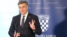 Plenković: Koga je u vlasti briga tko s kim govori na telefon? Ne mogu vjerovati da raspravljamo o ovome!