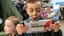 Nintendo Switch rasprodan u SAD-u, preprodavači mu udvostručili cijenu