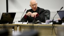 Maštruko: 'Dozvola za vjerske obrede je politička odluka, Stožer podilazi Crkvi'