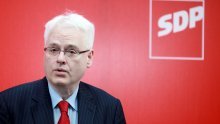 Josipović: Ustaška zmija je još tu, prijeti, sikće i jača