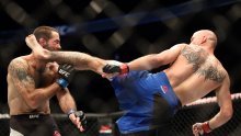 Dva brutalna nokauta zapalila internet; high-kick i kružni udarac nogom