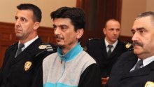 Paravinji na suđenju skinuli lisice, a on napravio cirkus