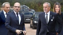 Političari ogoljeni do kosti: 10 tisuća eura da se nađe za Uskrs, noćni sastanci u jeku epidemije, zakopavanje bilježnice u vrtu ili pak pitanje: Ima li intime?