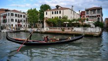 Crni dani za venecijanske graditelje gondola; zbog pandemije zabranjena vožnja
