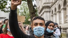 'Ako niste ljuti, niste obraćali pozornost': Deseci tisuća u Londonu prosvjedovali protiv rasizma
