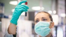 Znanstvenici traže odgovore: Zašto su neki u pandemiji prošli bolje od drugih i koliko je ljudi otporno na COVID-19