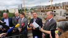 Ministar Beroš obišao gradilište nove bolnice u Rijeci i upozorio: Virus je i dalje među nama