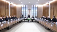 Hrvatska biskupska konferencija zabrinuta jer se u školama dijele upitnici za ispis s vjeronauka