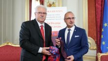Predstavljeni protokolarni darovi Hrvatske kao predsjedateljice EU-a