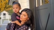 Njezina prva naslovnica: Dvogodišnja kći Kylie Jenner zvijezda je novog broja modne biblije