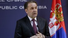 [VIDEO] Srpski političar na predizbornom skupu skočio u publiku poput rock zvijezde