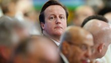 Cameron gubi nadzor nad strankom