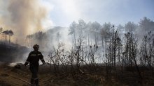 Požar kod Muća: Vatrogasci i dalje na terenu