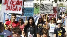 [VIDEO/FOTO] Unatoč prosvjedu u Makarskoj usvojen sporni prostorni plan, ključni glas dala Hloverka Novak Srzić