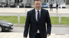 Ministar Pavić u šopingu potrošio sedam tisuća kuna, kupovao parfeme, kemijske olovke, vino... Ispeglao svoju karticu pa tražio povrat novca