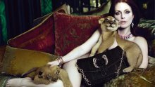 Gola Julianne Moore previše provokativna za Italiju