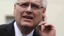 Josipović kritizirao Grabar Kitarović pa uslijedio okršaj s komentatorima