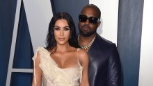 Nakon javnog blaćenja supruge Kim Kardashian i njene obitelji, Kanye West se pokajao za izgovorene riječi, no nije se svima ispričao