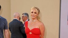 Pop princeza malo se previše zaigrala s privremenim tetovažama
