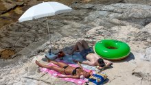 Toplinski val u Hrvatskoj neće ublažiti ni grmljavinsko nevrijeme u petak, temperature će ostati iznad 35 stupnjeva