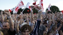 Deseci tisuća ljudi na oporbenom skupu uoči izbora u Bjelorusiji, dosta im je Lukašenka