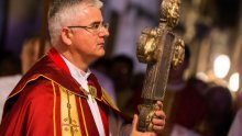 Prva reakcija hrvatskog biskupa na Papinu poslanicu o gayevima